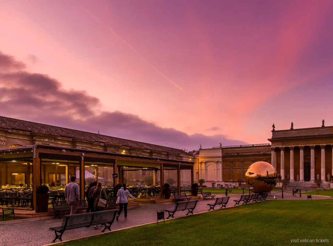 Tour con desayuno en los Museos Vaticanos en el Cortile della Pigna