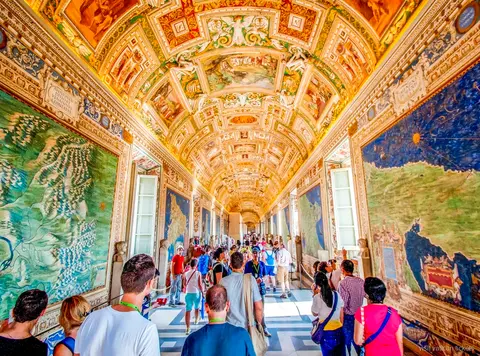 Visita guiada a los Museos Vaticanos con guía oficial